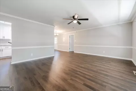 Living - 500 Pinecrest Dr, Warner Robins, GA 31093 photo 2 of 4