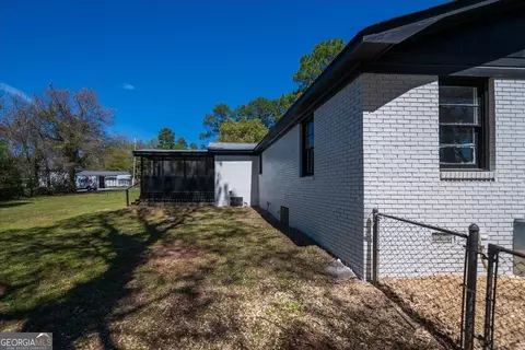 Exterior - 500 Pinecrest Dr, Warner Robins, GA 31093 photo 5 of 10