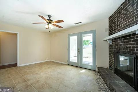 Living - 110 W Pyne Dr, Lagrange, GA 30240 photo 4 of 4