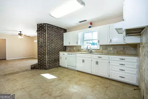 Kitchen - 110 W Pyne Dr, Lagrange, GA 30240 photo 2 of 2