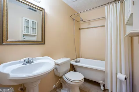 Bath - 110 W Pyne Dr, Lagrange, GA 30240 photo 1 of 2