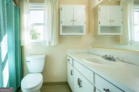 Bath - 110 W Pyne Dr, Lagrange, GA 30240 photo 2 of 2
