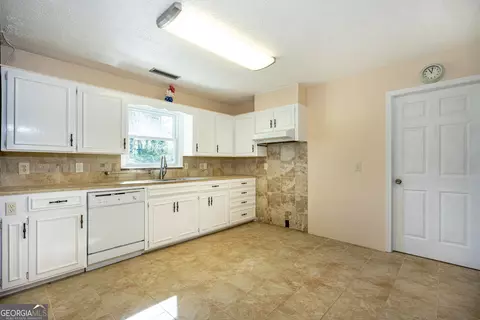 Kitchen - 110 W Pyne Dr, Lagrange, GA 30240 photo 1 of 2