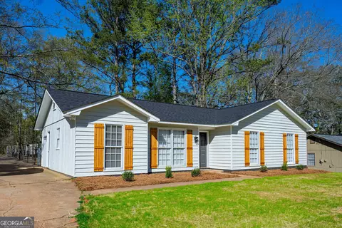 Exterior - 218 Hearthstone Dr, Lagrange, GA 30241 photo 2 of 4