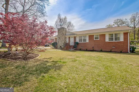 1304 Greenview Dr, Griffin, GA 30224