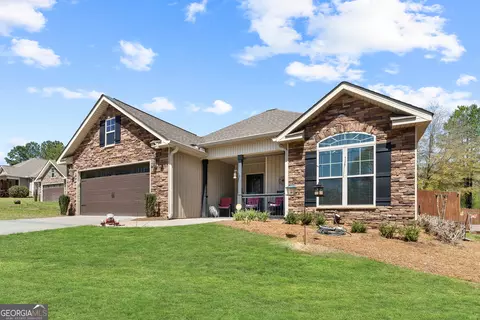 100 Highland Point Dr, Kathleen, GA 31047