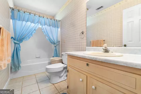 Bath - 595 Davis Rd, Pembroke, GA 31321 photo 2 of 3