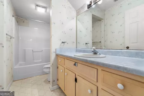 Bath - 595 Davis Rd, Pembroke, GA 31321 photo 3 of 3