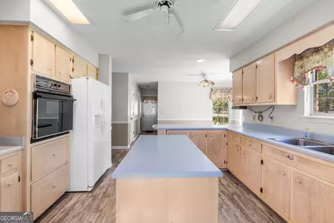 Kitchen - 595 Davis Rd, Pembroke, GA 31321 photo 3 of 3