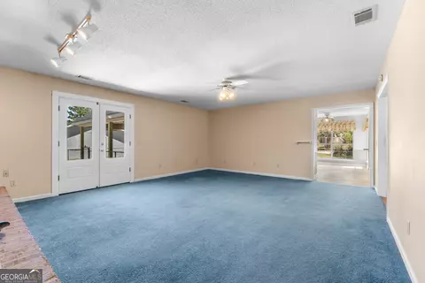 Living - 595 Davis Rd, Pembroke, GA 31321 photo 3 of 4