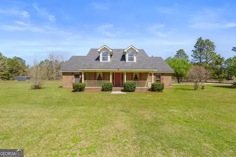 595 Davis Rd, Pembroke, GA 31321