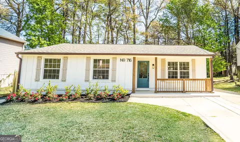 716 Sunfield Dr NW, Lilburn, GA 30047
