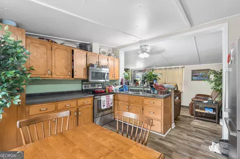 Kitchen - 1470 Overlook Ridge Rd, Bishop, GA 30621 photo 2 of 2