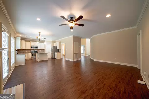 Living - 106 Creek Pointe Dr, Lagrange, GA 30240 photo 2 of 2