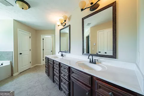 Bath - 106 Creek Pointe Dr, Lagrange, GA 30240 photo 3 of 6