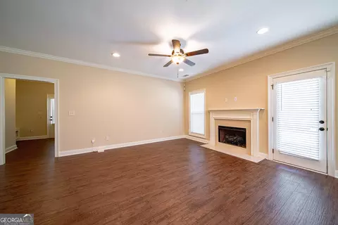 Living - 106 Creek Pointe Dr, Lagrange, GA 30240 photo 1 of 2