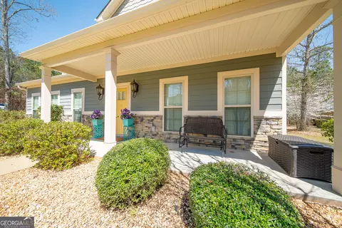 Exterior - 106 Creek Pointe Dr, Lagrange, GA 30240 photo 5 of 10