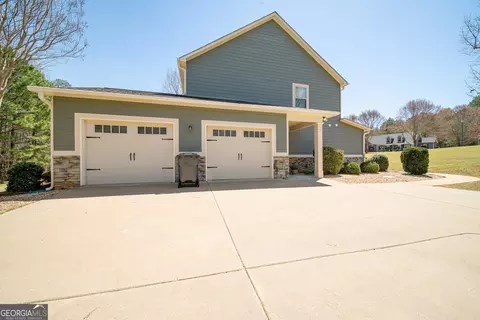 Exterior - 106 Creek Pointe Dr, Lagrange, GA 30240 photo 4 of 10
