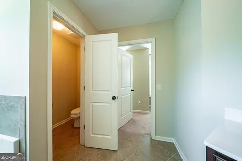 Entry Way - 106 Creek Pointe Dr, Lagrange, GA 30240 photo 4 of 6