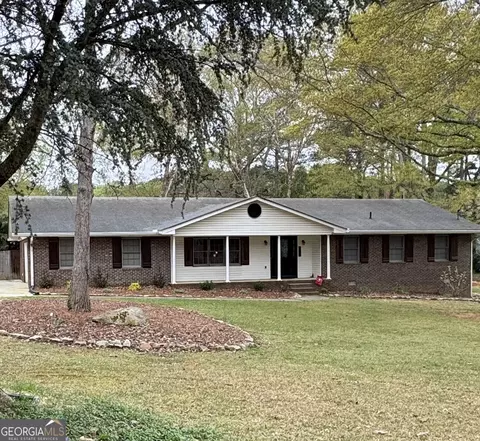 215 Chateau Dr, Fayetteville, GA 30214