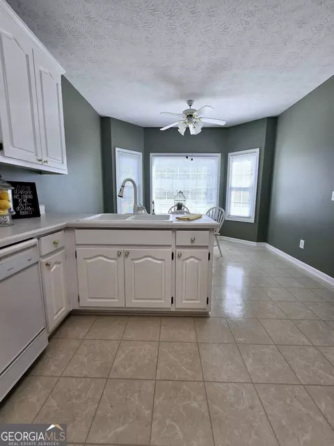 Kitchen - 248 Valley Way, Hampton, GA 30228 photo 4 of 9