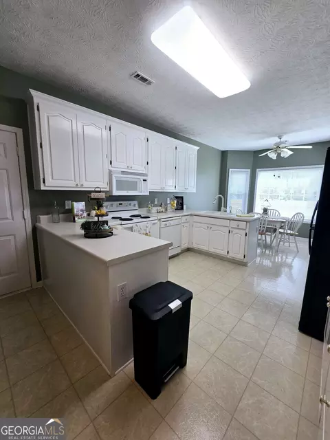 Kitchen - 248 Valley Way, Hampton, GA 30228 photo 1 of 9