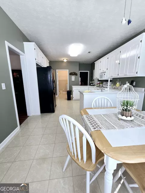 Kitchen - 248 Valley Way, Hampton, GA 30228 photo 5 of 9