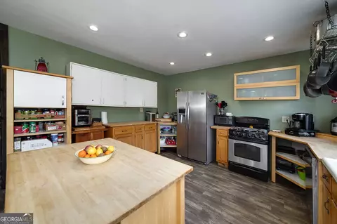 Kitchen - 159 Thomas Dr, Jackson, GA 30233 photo 2 of 4