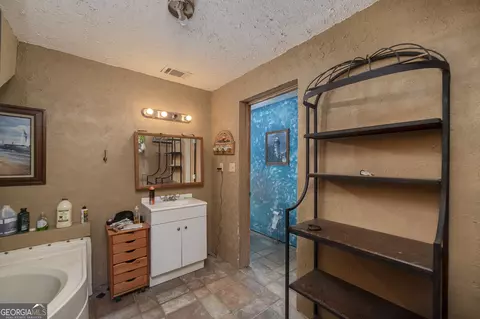 Bath - 159 Thomas Dr, Jackson, GA 30233 photo 5 of 5