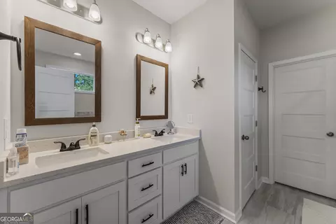 Bath - 205 Millwood Ct, Lagrange, GA 30241 photo 1 of 4