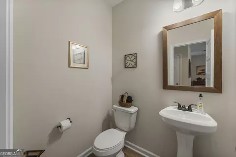 Bath - 205 Millwood Ct, Lagrange, GA 30241 photo 3 of 4
