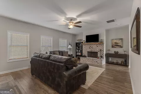 Living - 205 Millwood Ct, Lagrange, GA 30241 photo 1 of 1