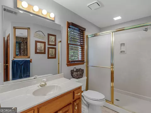 Bath - 143 Hamlin Rd, Jackson, GA 30233 photo 2 of 5