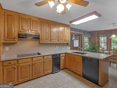 Kitchen - 143 Hamlin Rd, Jackson, GA 30233 photo 3 of 5
