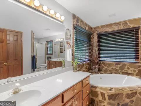 Bath - 143 Hamlin Rd, Jackson, GA 30233 photo 1 of 5