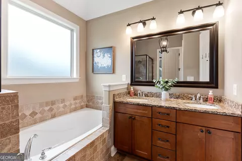 Bath - 112 Bedford Ct, Perry, GA 31069 photo 6 of 8
