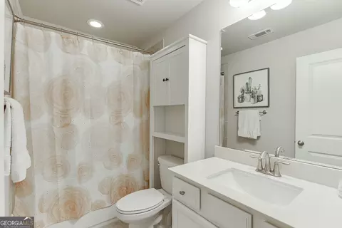 Bath - 2022 Raven Way, Chamblee, GA 30341 photo 2 of 5