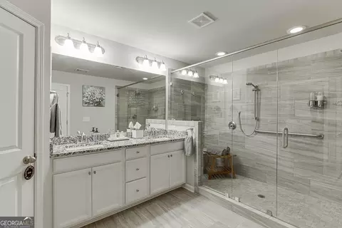 Bath - 2022 Raven Way, Chamblee, GA 30341 photo 4 of 5