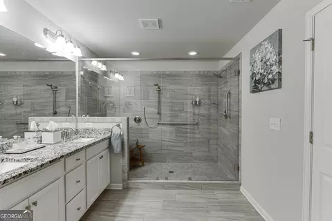 Bath - 2022 Raven Way, Chamblee, GA 30341 photo 3 of 5