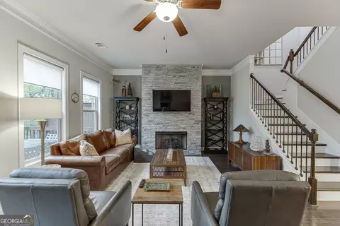 Living - 2022 Raven Way, Chamblee, GA 30341 photo 2 of 4