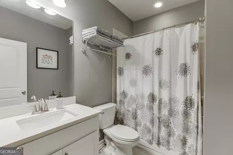 Bath - 2022 Raven Way, Chamblee, GA 30341 photo 5 of 5