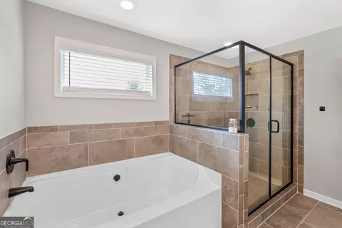 Bath - 1455 Steele Rd, Griffin, GA 30223 photo 3 of 4