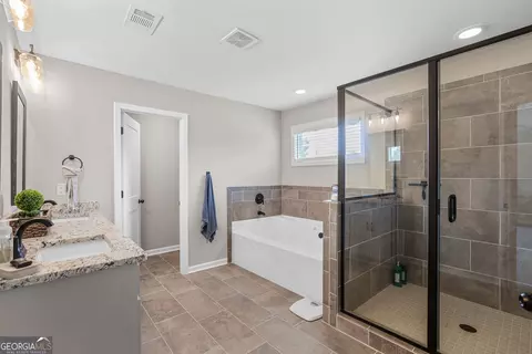 Bath - 1455 Steele Rd, Griffin, GA 30223 photo 1 of 4