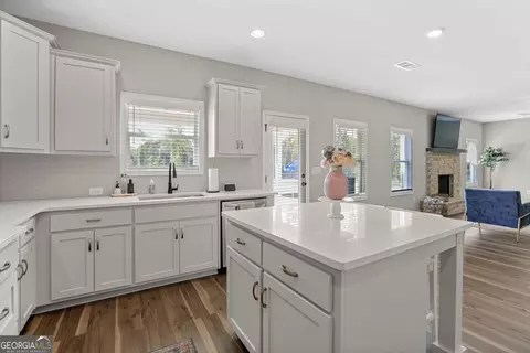 Kitchen - 1455 Steele Rd, Griffin, GA 30223 photo 2 of 4