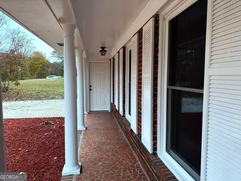 Exterior - 1351 John Robert Dr, Morrow, GA 30260 photo 2 of 4
