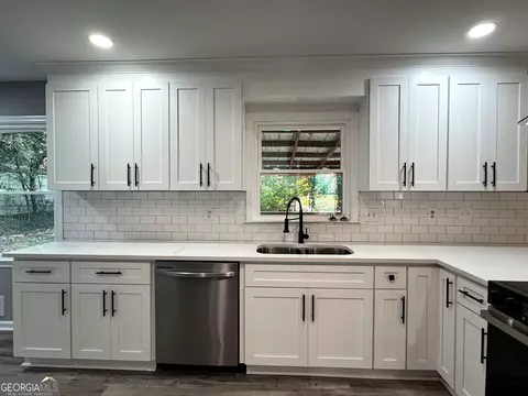 Kitchen - 1351 John Robert Dr, Morrow, GA 30260 photo 4 of 5