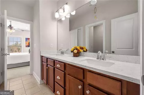 Bath - 11620 Crestview Ter, Suwanee, GA 30024 photo 3 of 3