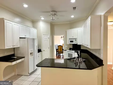 Kitchen - 23 Saddlebrook Dr SE, Rome, GA 30161 photo 1 of 6