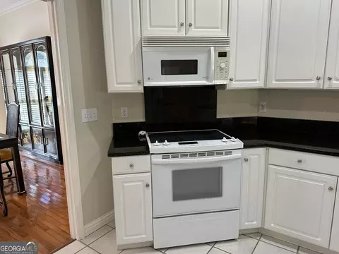 Kitchen - 23 Saddlebrook Dr SE, Rome, GA 30161 photo 2 of 6