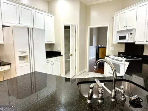 Kitchen - 23 Saddlebrook Dr SE, Rome, GA 30161 photo 3 of 6